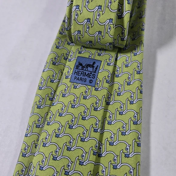Hermes Paris France 100% Silk Necktie Mens Green Geometric Print 3.5 Width
